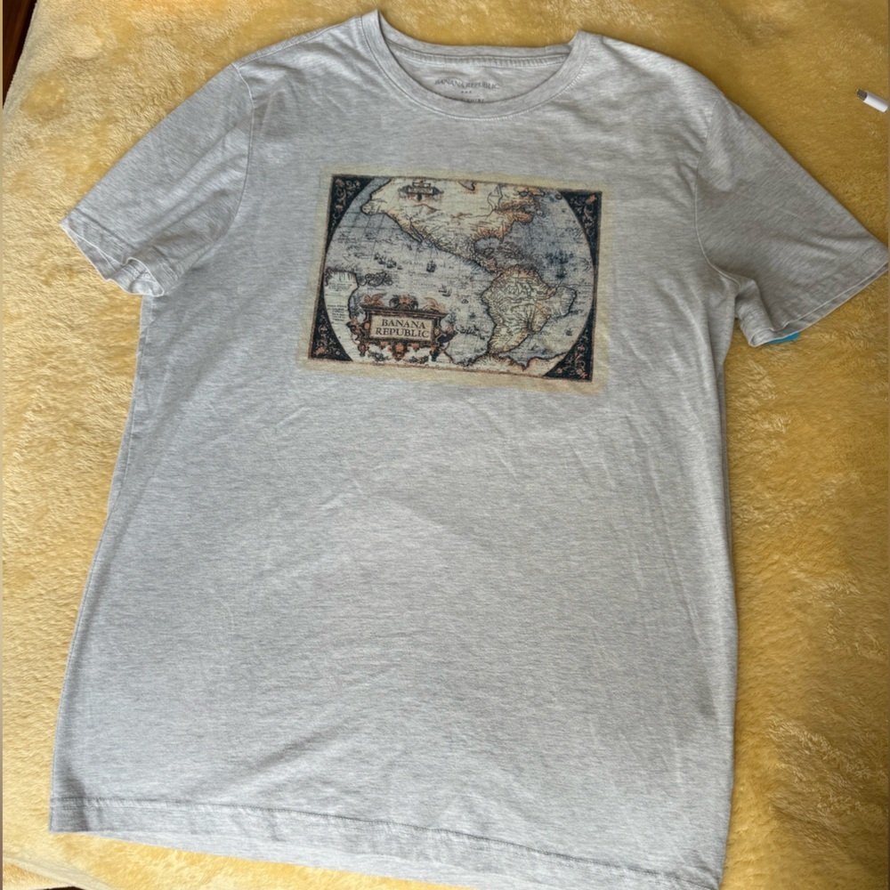 Banana Republic Gray Short Sleeve Tee with Graphic Design